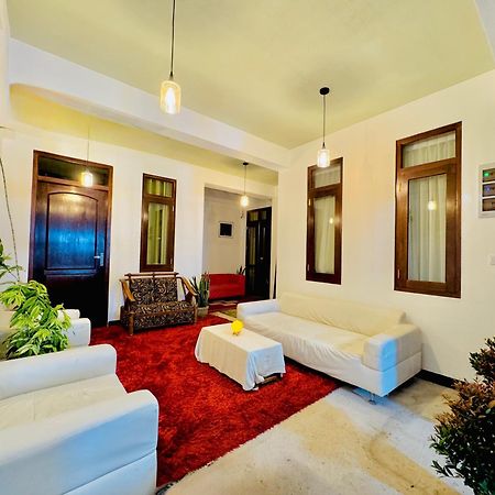 Sea Breeze Guest House Negombo Esterno foto