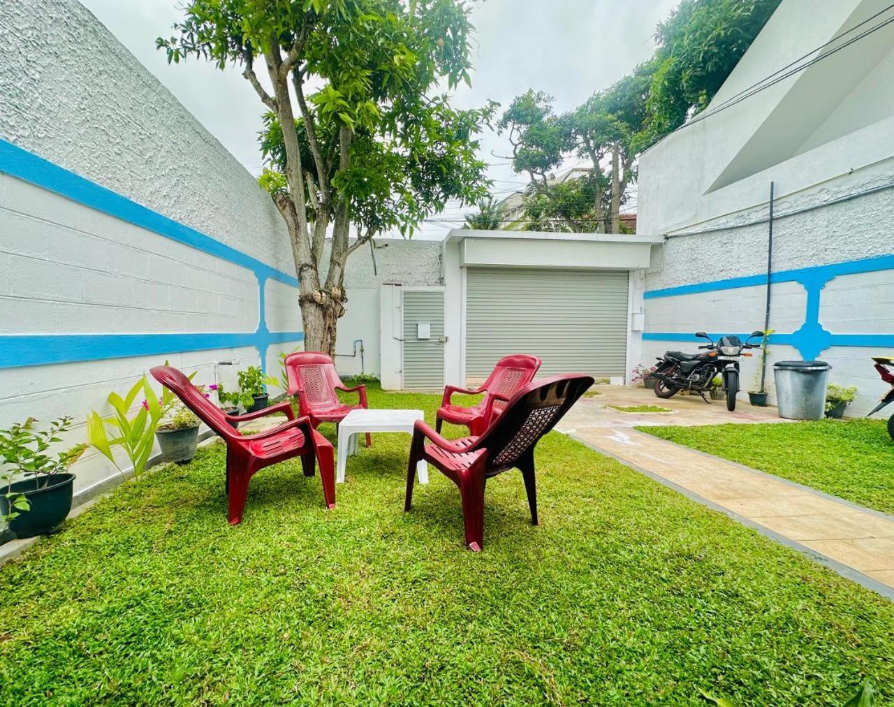 Sea Breeze Guest House Negombo Esterno foto