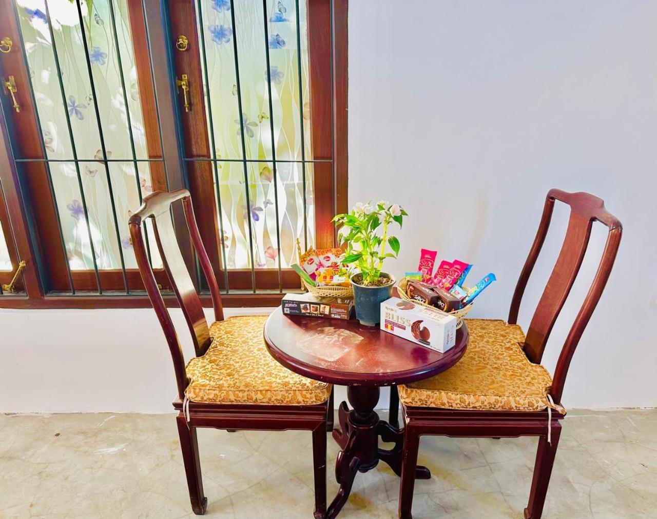 Sea Breeze Guest House Negombo Esterno foto