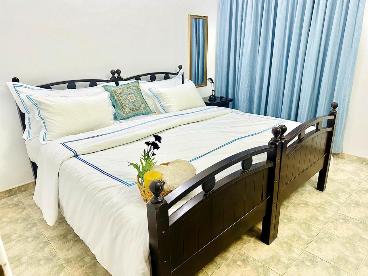 Sea Breeze Guest House Negombo Esterno foto