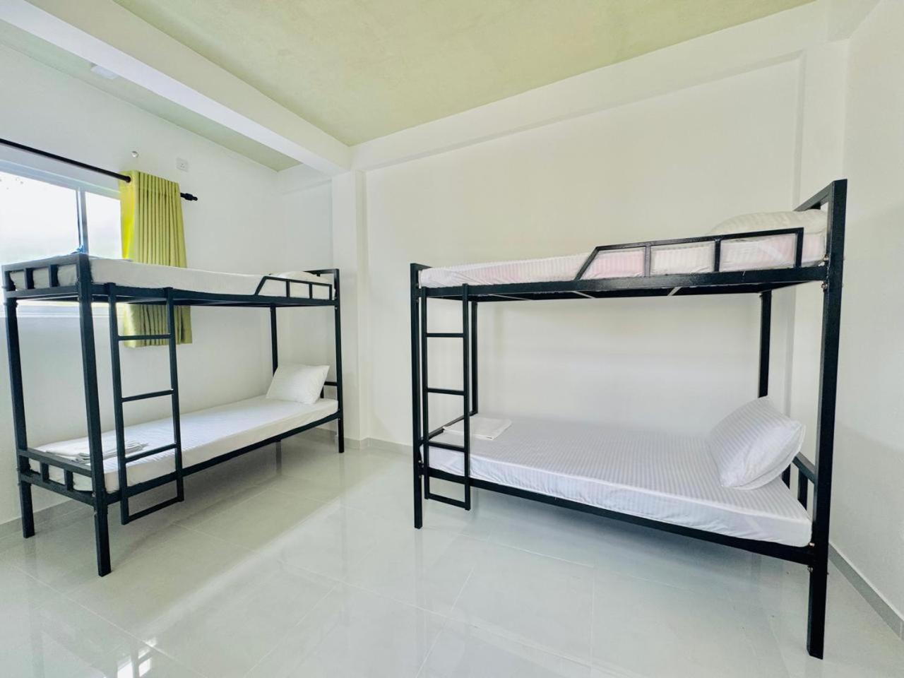 Sea Breeze Guest House Negombo Esterno foto