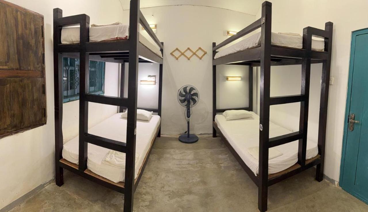 Sea Breeze Guest House Negombo Esterno foto