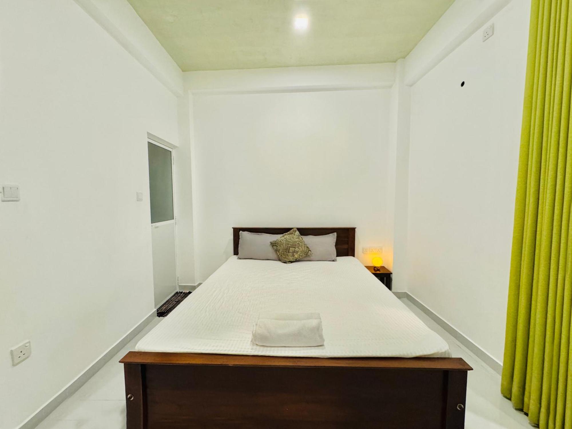 Sea Breeze Guest House Negombo Esterno foto