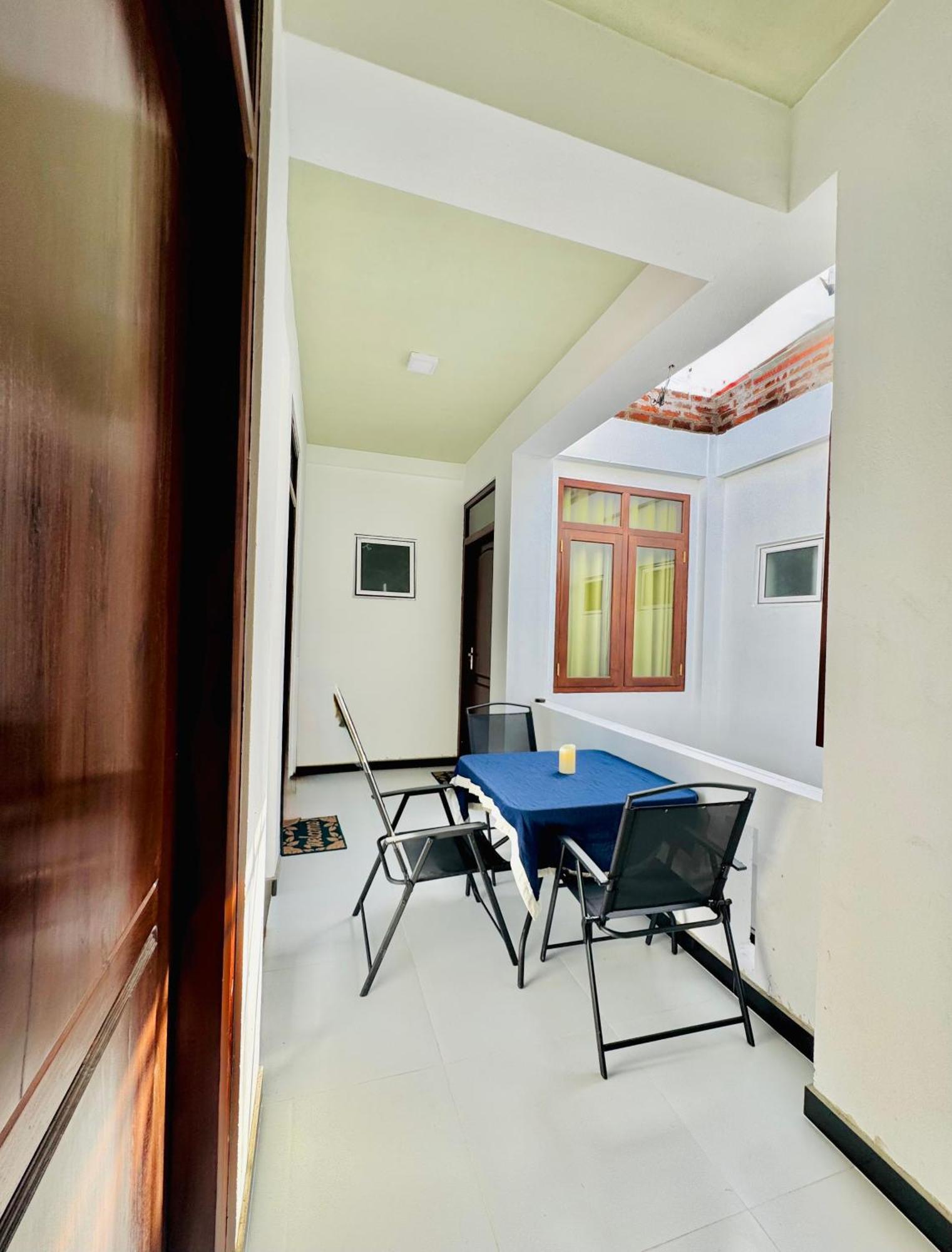 Sea Breeze Guest House Negombo Esterno foto