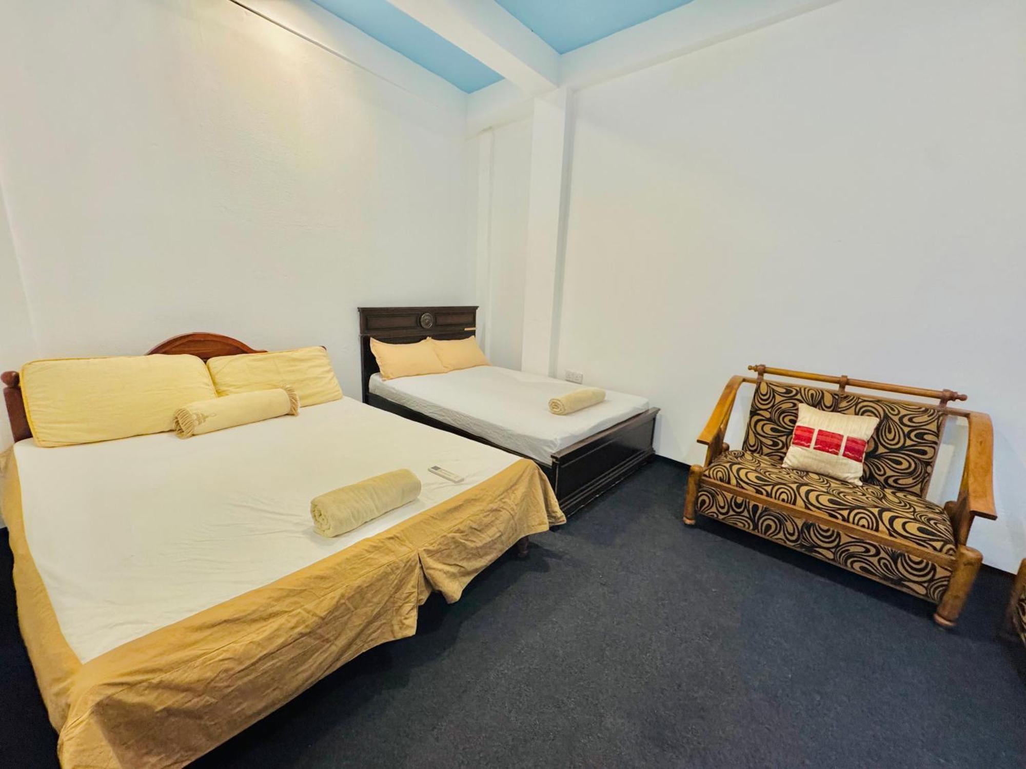 Sea Breeze Guest House Negombo Esterno foto