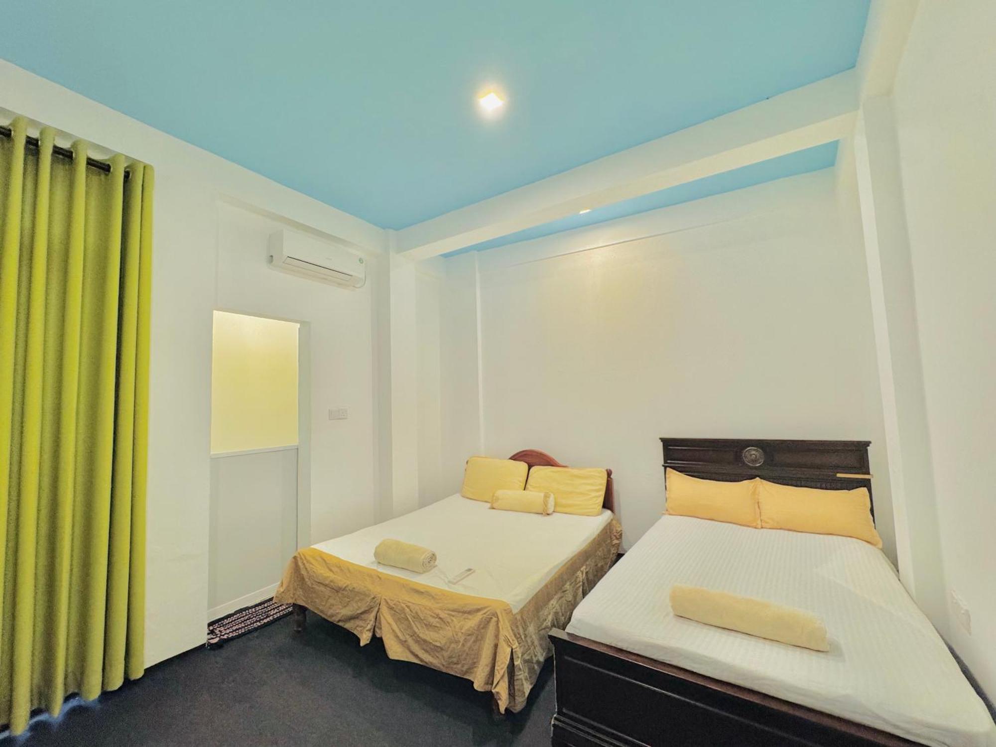 Sea Breeze Guest House Negombo Esterno foto