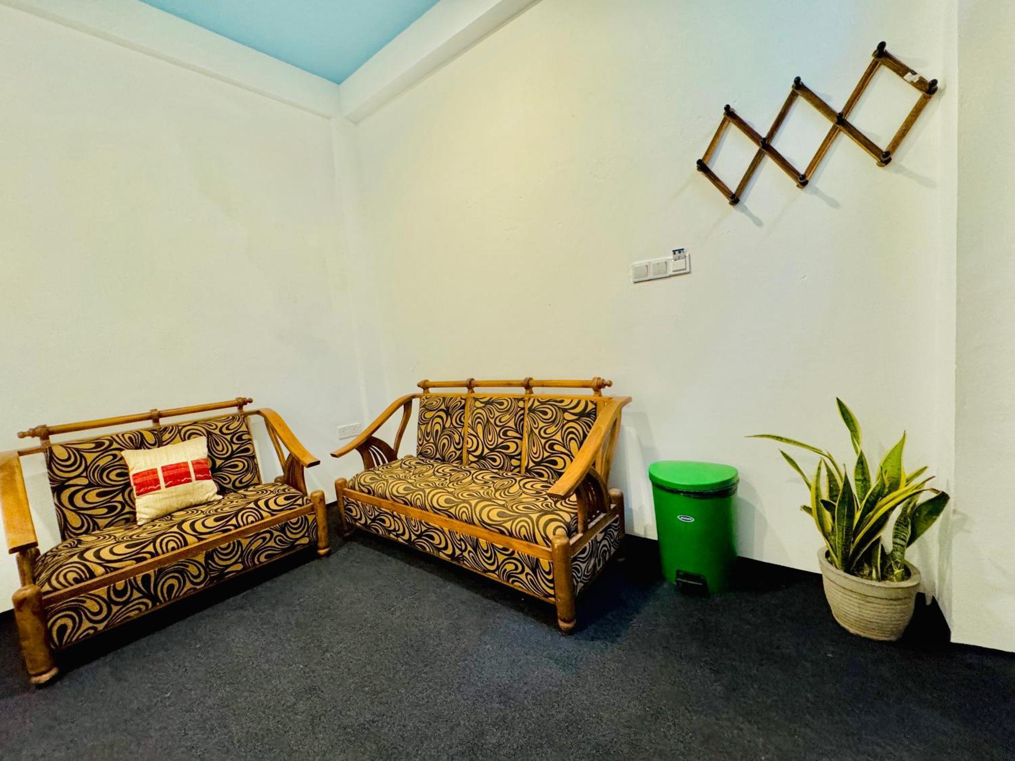 Sea Breeze Guest House Negombo Esterno foto