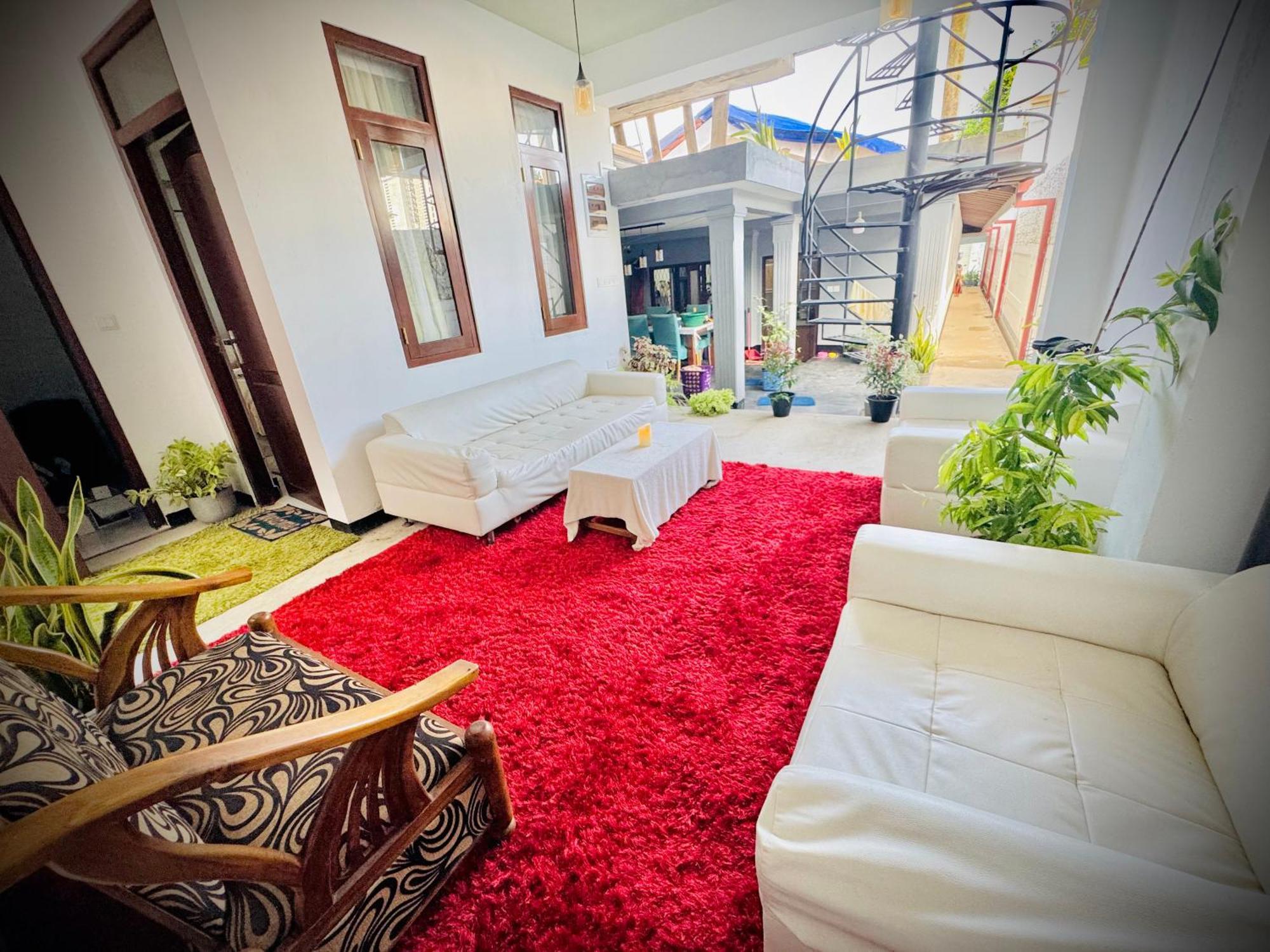 Sea Breeze Guest House Negombo Esterno foto